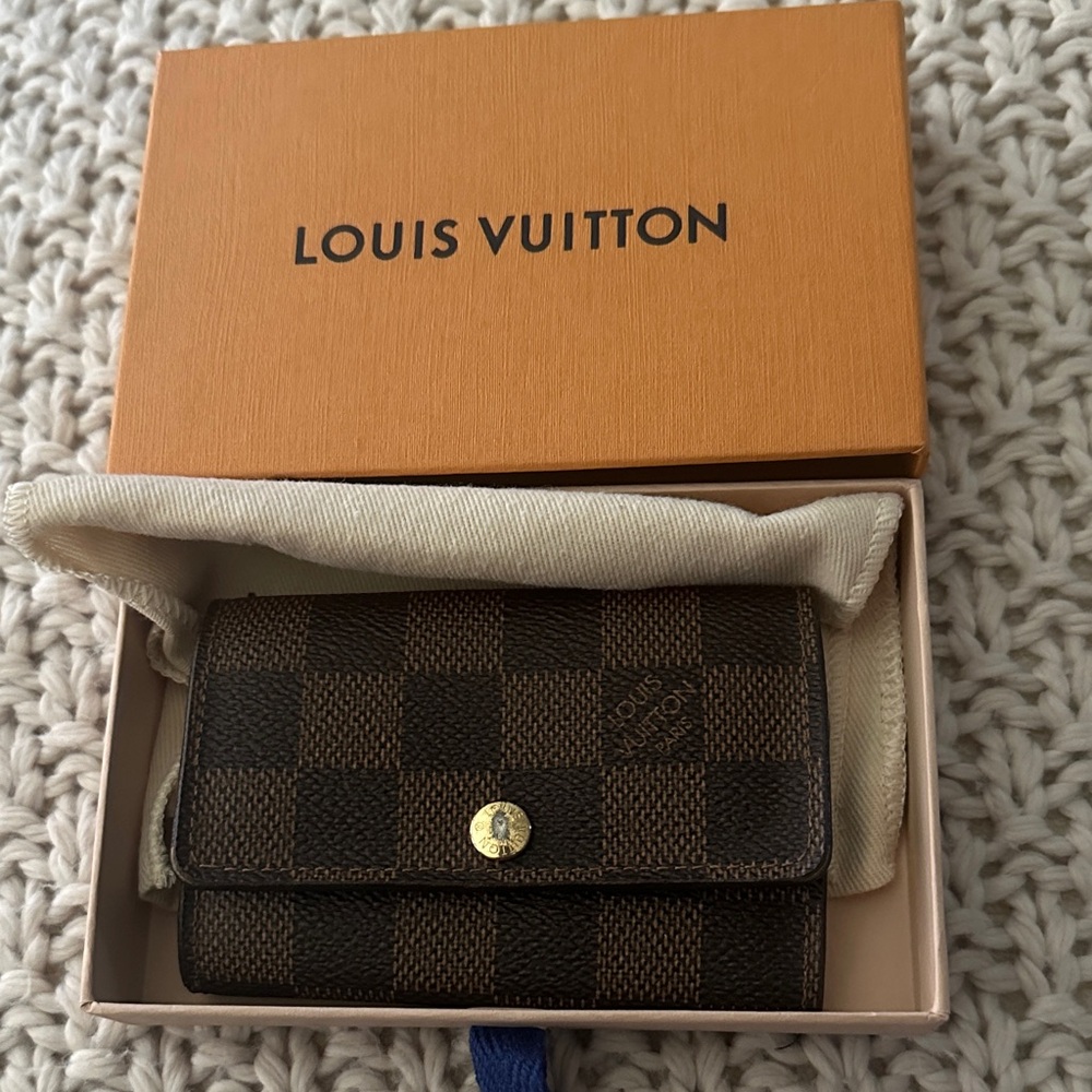Louis Vuitton Damier key holder